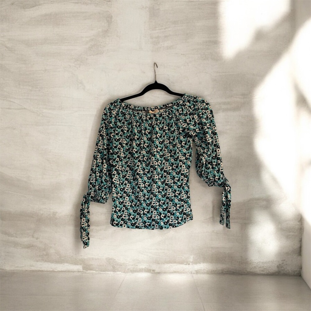 Michael Kors Off The Shoulder Black Blue & White Floral Print Size PS. Tied Cuff